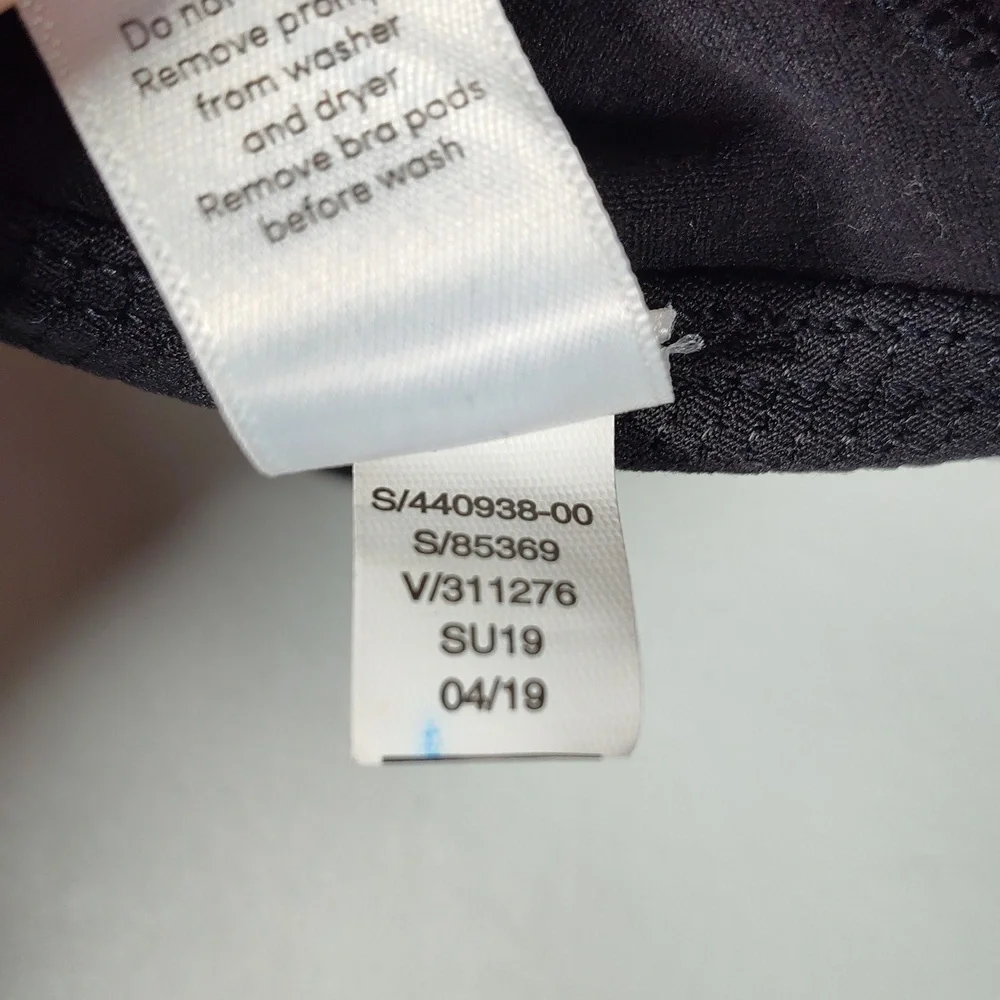Athleta Hyper Focused black high‎ neck strappy sports bra M
